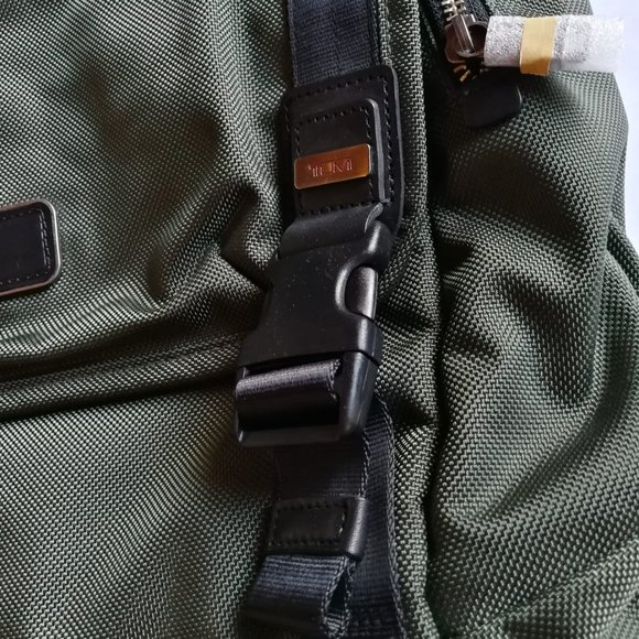 Tumi Alpha Bravo Benning Deluxe Messenger - Green & Orange - Picture 10 of 10